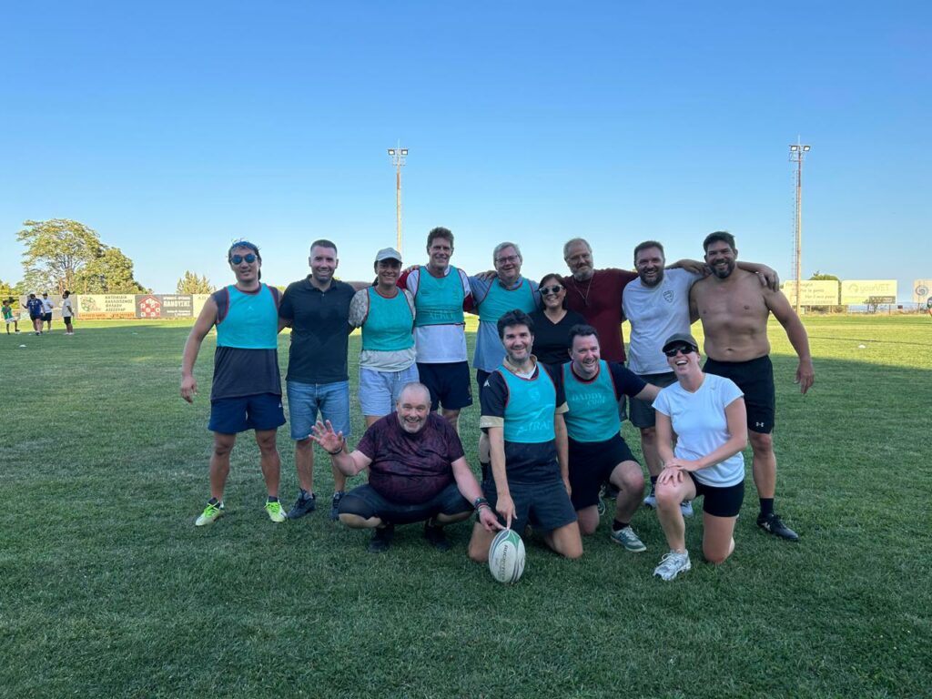 Attica Rugby Les RUBieS and Rugby 5 squad group photo on the pitch
