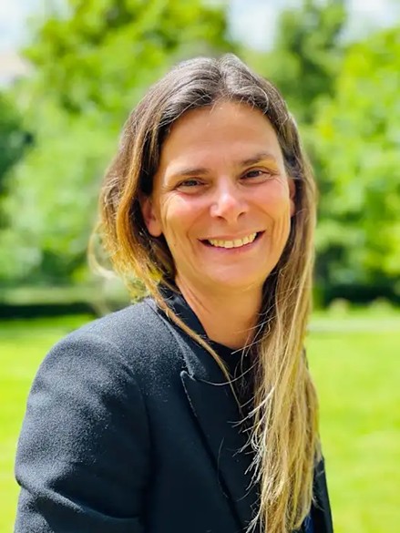 Portrait of Dr. Stéphanie Motton, oncologist and founder of Les RUBieS France